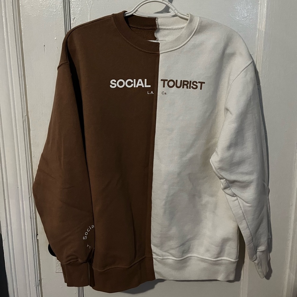 Social tourist two toned crewneck